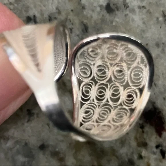 Set of Vintage Sterling Silver Intricate Filigree Ring & Earrings from Malta - Picture 3 of 11